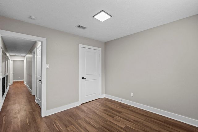 1107 Londonderry Avenue, Friendswood, TX 77546