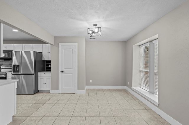 1107 Londonderry Avenue, Friendswood, TX 77546