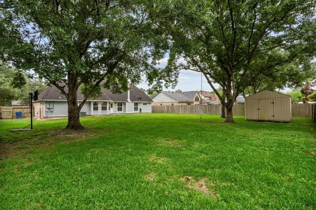 1107 Londonderry Avenue, Friendswood, TX 77546
