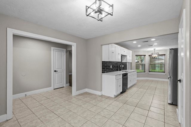 1107 Londonderry Avenue, Friendswood, TX 77546