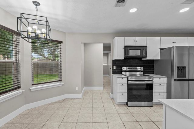 1107 Londonderry Avenue, Friendswood, TX 77546