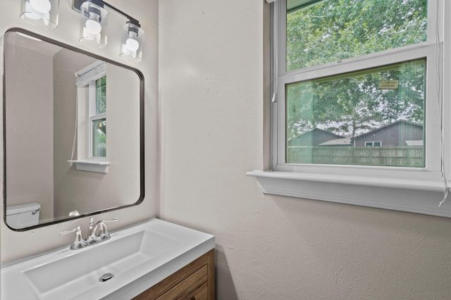 1107 Londonderry Avenue, Friendswood, TX 77546