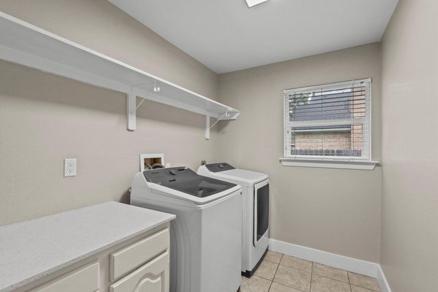 1107 Londonderry Avenue, Friendswood, TX 77546