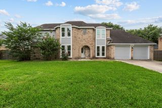 1107 Londonderry Avenue, Friendswood, TX 77546