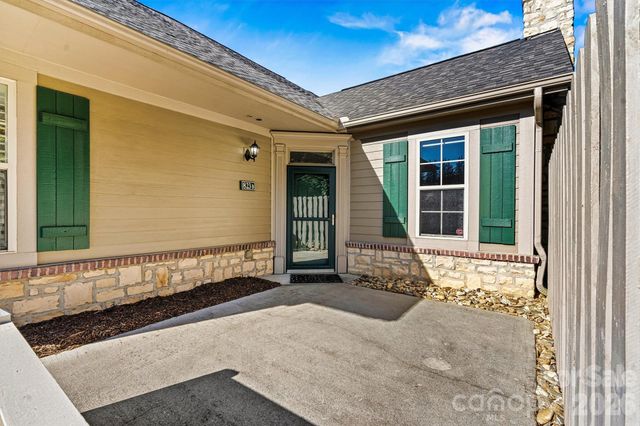 823 Wynnshire Drive B, Hickory, NC 28601