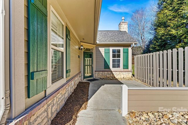 823 Wynnshire Drive B, Hickory, NC 28601