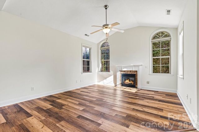 823 Wynnshire Drive B, Hickory, NC 28601