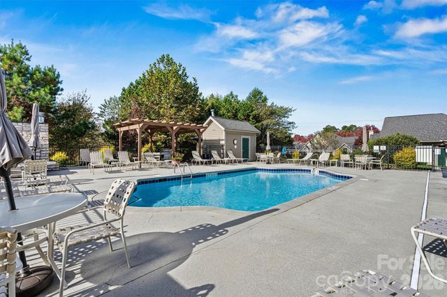 823 Wynnshire Drive B, Hickory, NC 28601