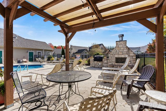 823 Wynnshire Drive B, Hickory, NC 28601