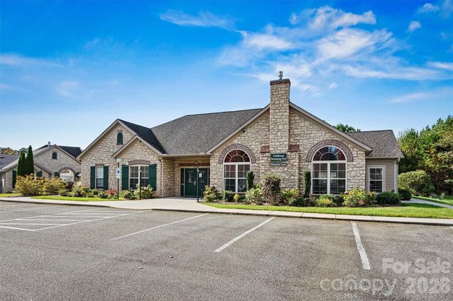 823 Wynnshire Drive B, Hickory, NC 28601