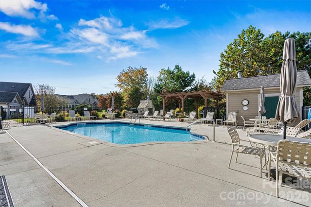 823 Wynnshire Drive B, Hickory, NC 28601