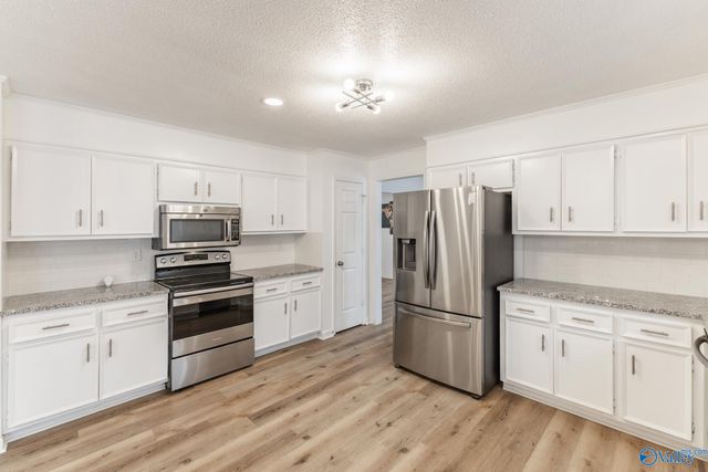 2201 Auburn Drive SW, Decatur, AL 35603