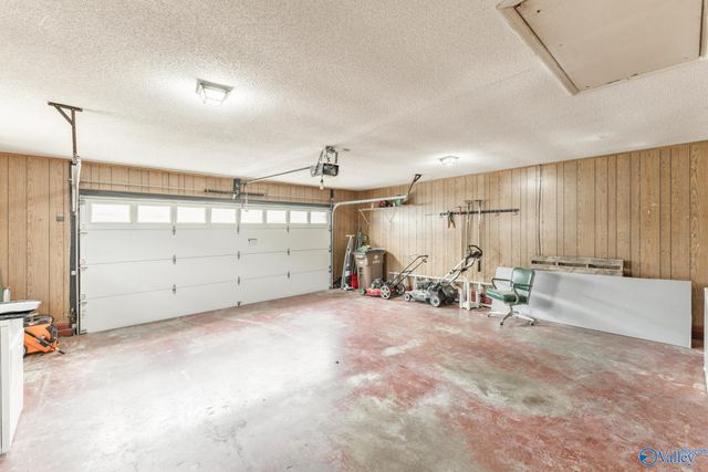 2201 Auburn Drive SW, Decatur, AL 35603