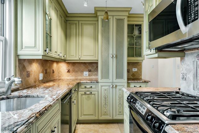 110-11 Queens Boulevard 6C, Forest Hills, NY 11375