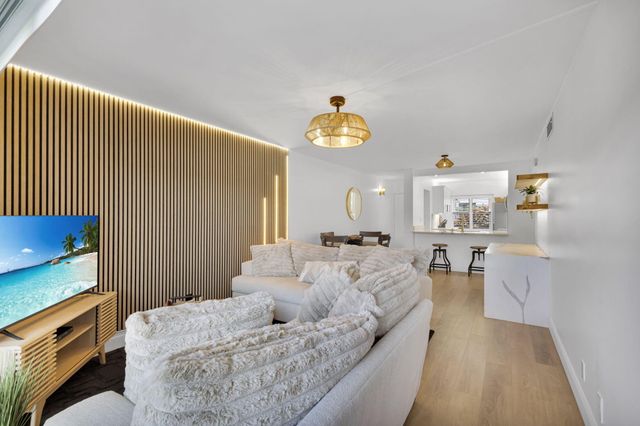 12911 Briarlake Drive 103, Palm Beach Gardens, FL 33418