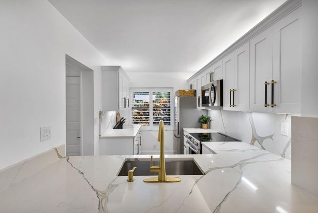 12911 Briarlake Drive 103, Palm Beach Gardens, FL 33418