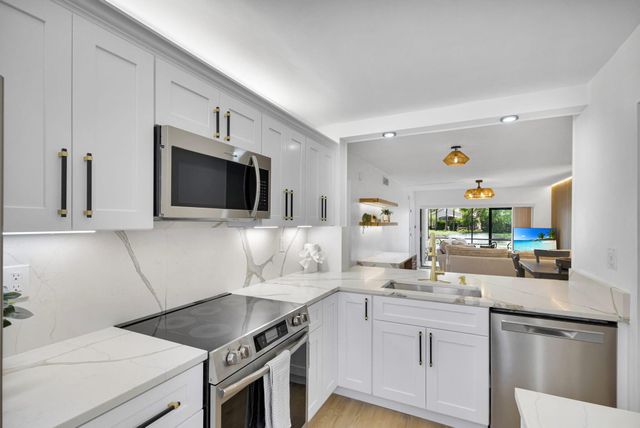 12911 Briarlake Drive 103, Palm Beach Gardens, FL 33418