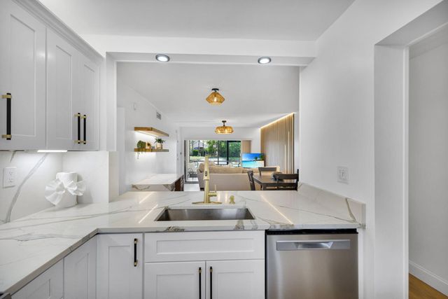 12911 Briarlake Drive 103, Palm Beach Gardens, FL 33418