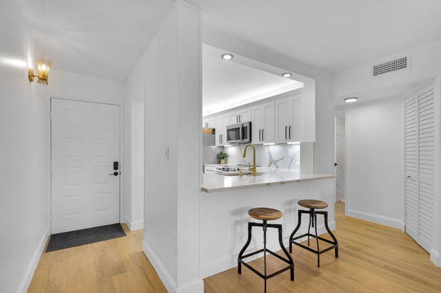 12911 Briarlake Drive 103, Palm Beach Gardens, FL 33418