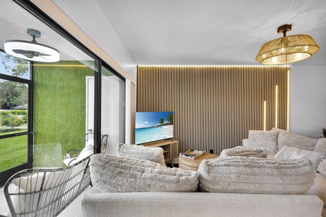 12911 Briarlake Drive 103, Palm Beach Gardens, FL 33418