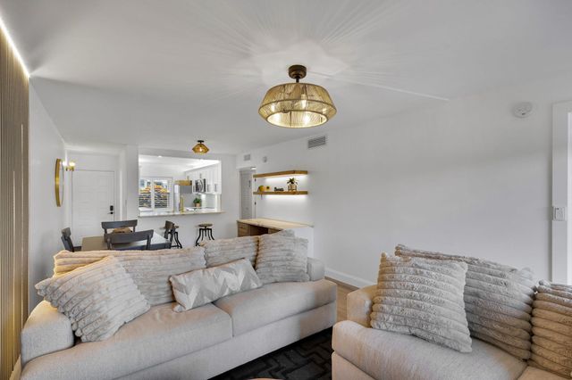 12911 Briarlake Drive 103, Palm Beach Gardens, FL 33418