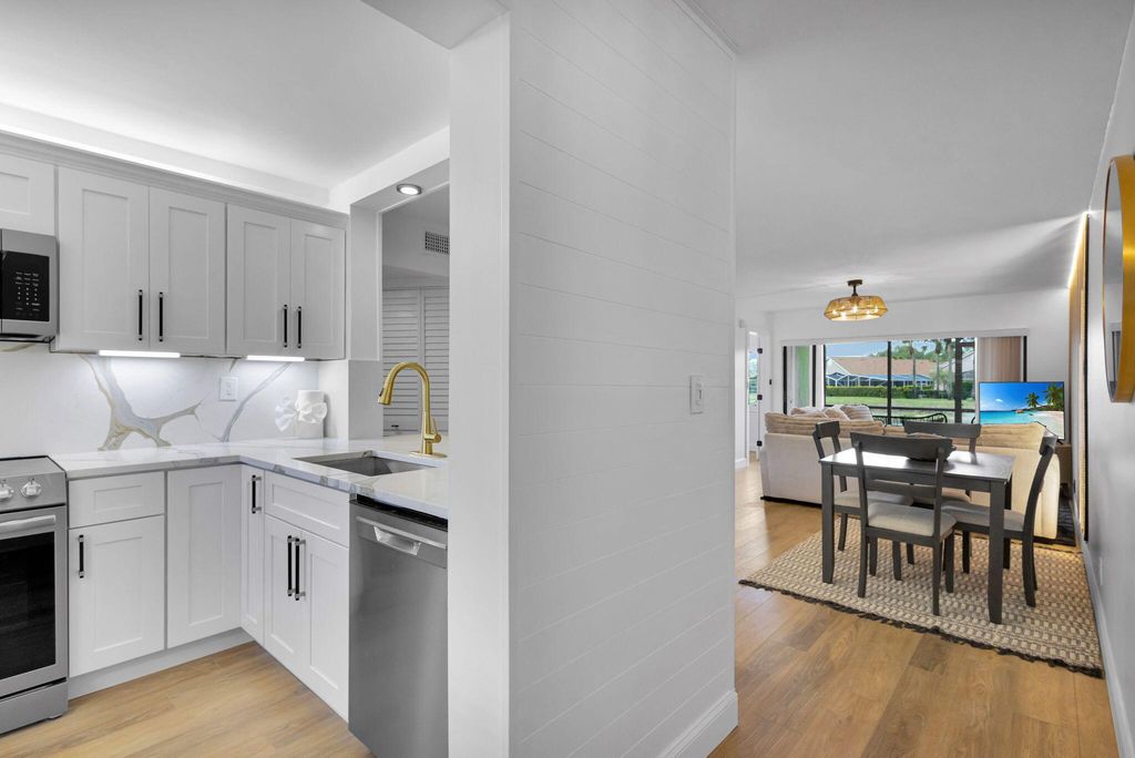 12911 Briarlake Drive 103, Palm Beach Gardens, FL 33418