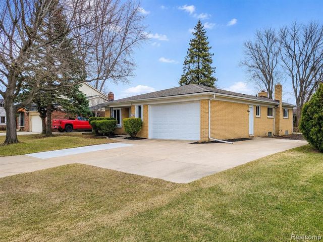 39284 Sunderland Drive, Clinton Township, MI 48038