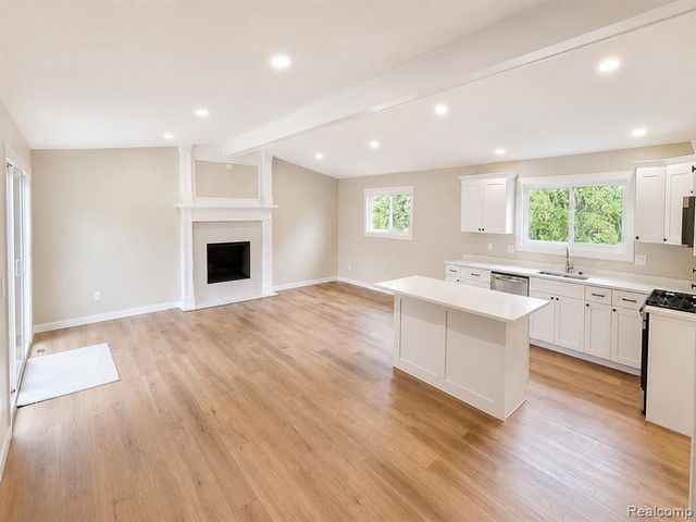 39284 Sunderland Drive, Clinton Township, MI 48038