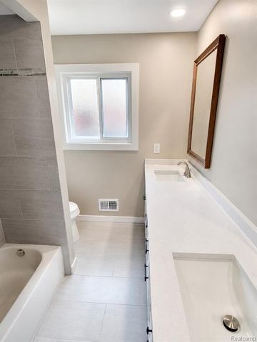 39284 Sunderland Drive, Clinton Township, MI 48038