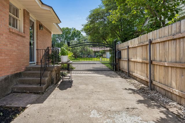 10156 Baronne Circle, Dallas, TX 75218