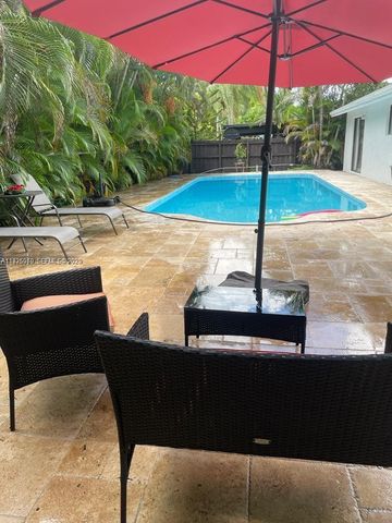 13424 SW 90th Ter, Miami, FL 33186