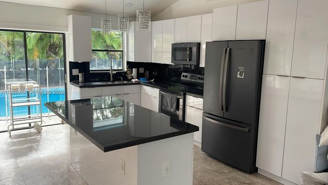 13424 SW 90th Ter, Miami, FL 33186