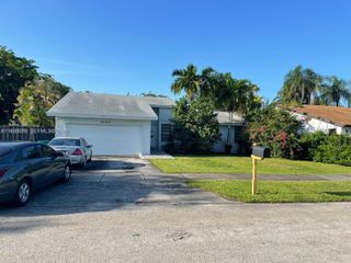 13424 SW 90th Ter, Miami, FL 33186