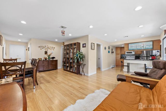 133-B Balsam Plaza, Monroe, NJ 08831