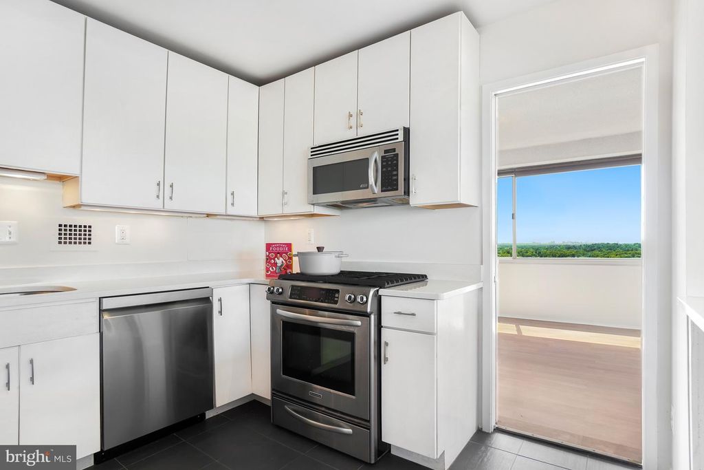 Image 19 of property listing at 5500 FRIENDSHIP BLVD #2017N, Chevy Chase, MD 20815