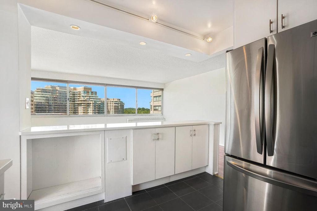 Image 21 of property listing at 5500 FRIENDSHIP BLVD #2017N, Chevy Chase, MD 20815