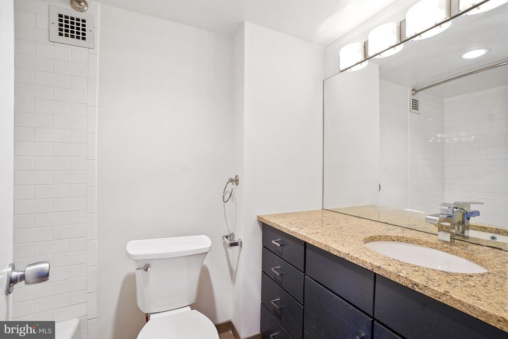 Image 25 of property listing at 5500 FRIENDSHIP BLVD #2017N, Chevy Chase, MD 20815