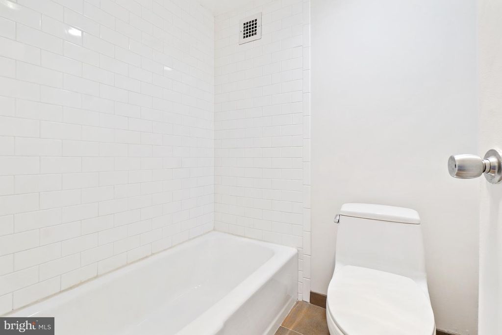 Image 31 of property listing at 5500 FRIENDSHIP BLVD #2017N, Chevy Chase, MD 20815