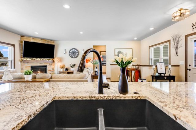 900 Moonbeam LANE, Francis Creek, WI 54214