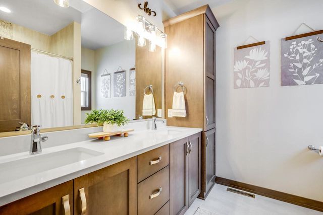 900 Moonbeam LANE, Francis Creek, WI 54214