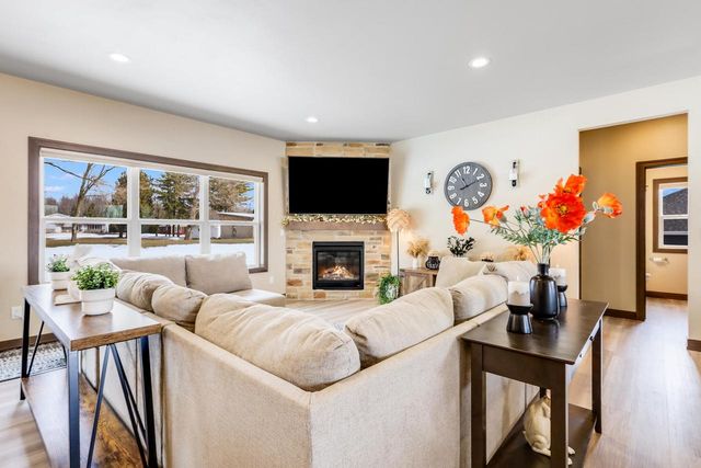 900 Moonbeam LANE, Francis Creek, WI 54214