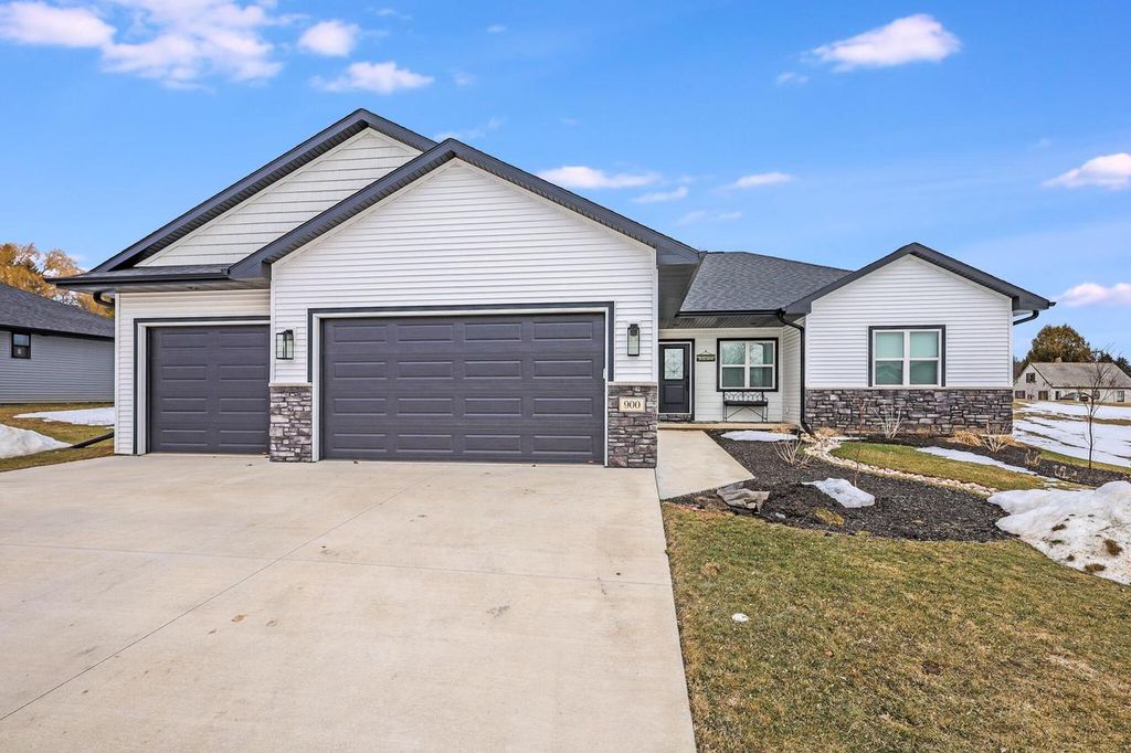 900 Moonbeam LANE, Francis Creek, WI 54214