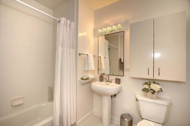 334 Santana Row 206, San Jose, CA 95128