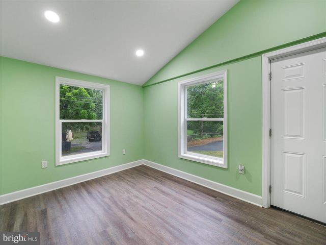 1712 SHENANDOAH RIVER DR, Harpers Ferry, WV 25425