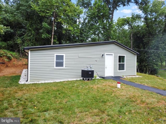 1712 SHENANDOAH RIVER DR, Harpers Ferry, WV 25425