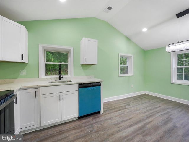 1712 SHENANDOAH RIVER DR, Harpers Ferry, WV 25425