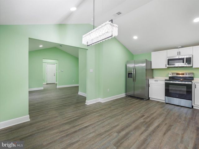 1712 SHENANDOAH RIVER DR, Harpers Ferry, WV 25425