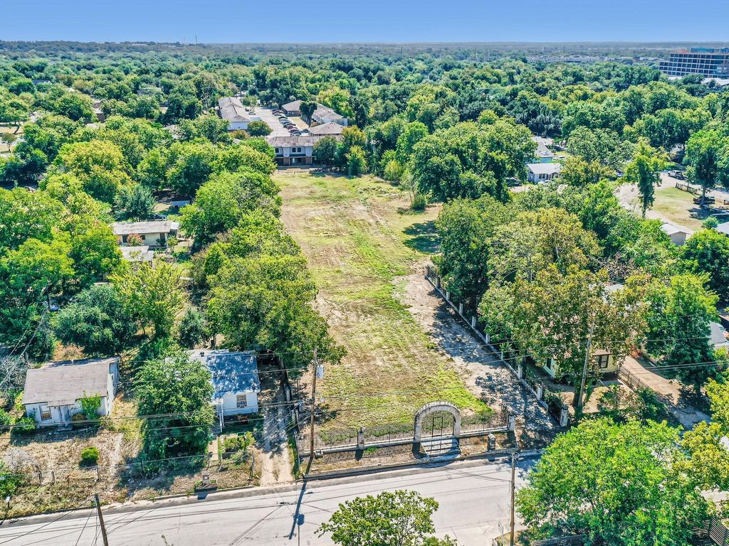 1143 1/2 Gunter ST, Austin, TX 78721