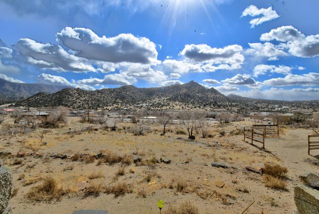 8 Camino El Alto NE, Albuquerque, NM 87123