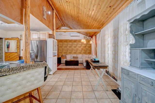 8 Camino El Alto NE, Albuquerque, NM 87123